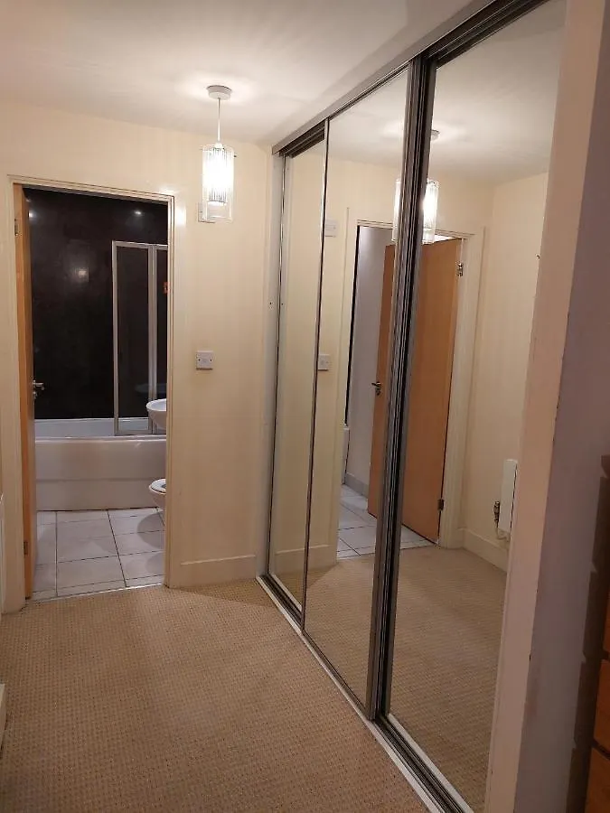 One Bed Stylish Apartment, Canary Wharf, London